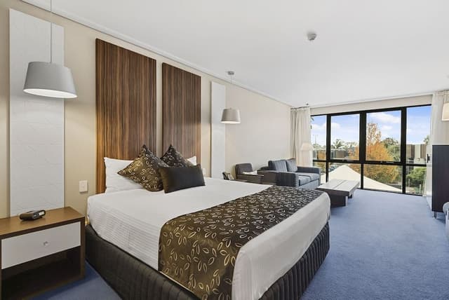 Executive King Spa Room