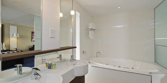 Executive King Spa Room