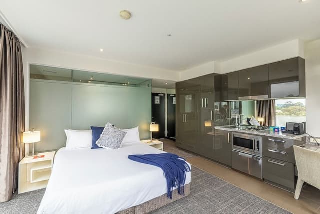 Studio Executive Residence
