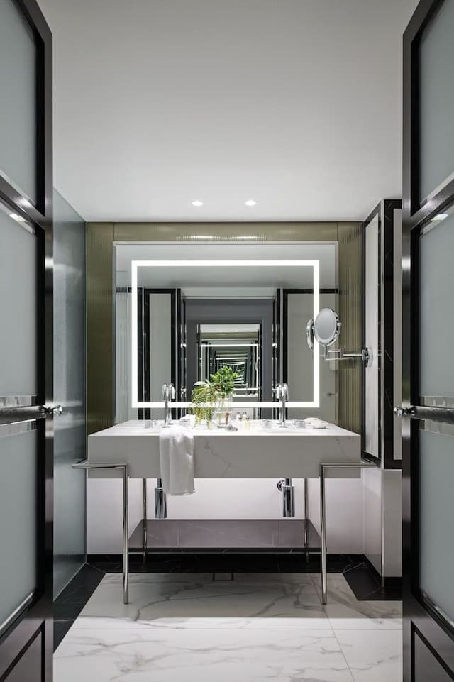 Royce Suite