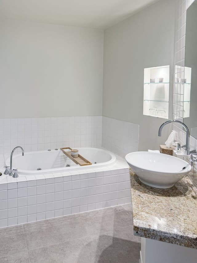 Garden Sunset Suite - Breakfast, WiFi & Parking Included