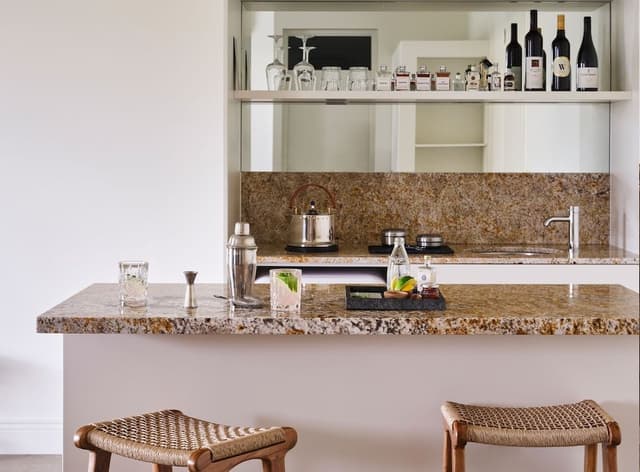Garden Sunset Suite - Breakfast, WiFi & Parking Included