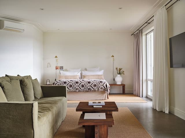 Garden Sunset Suite - Breakfast, WiFi & Parking Included