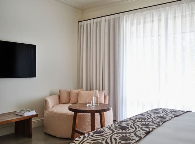 Superior Balcony Sunrise - Breakfast, WiFi & Parking Included
