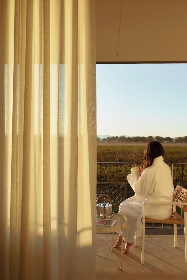 Superior Balcony Sunrise - Breakfast, WiFi & Parking Included