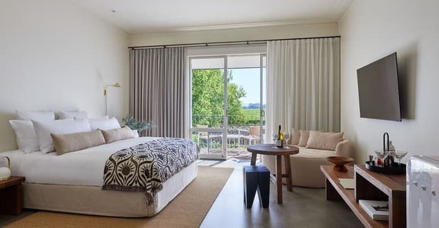 Superior Balcony Sunrise - Breakfast, WiFi & Parking Included
