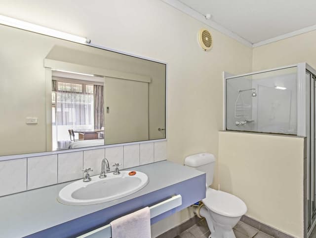 Deluxe Queen Room with Pool View - Non-Smoking