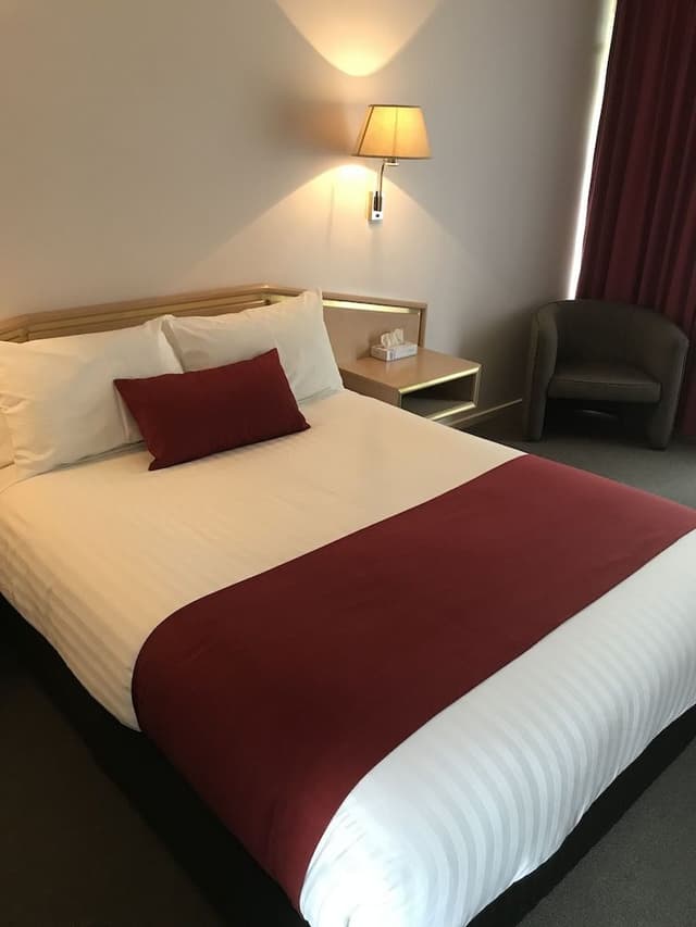 Deluxe Queen Room with Pool View - Non-Smoking