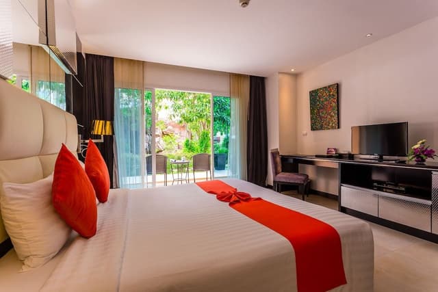 Executive Double Room, 1 King Bed, Pool View (Grand Deluxe King)