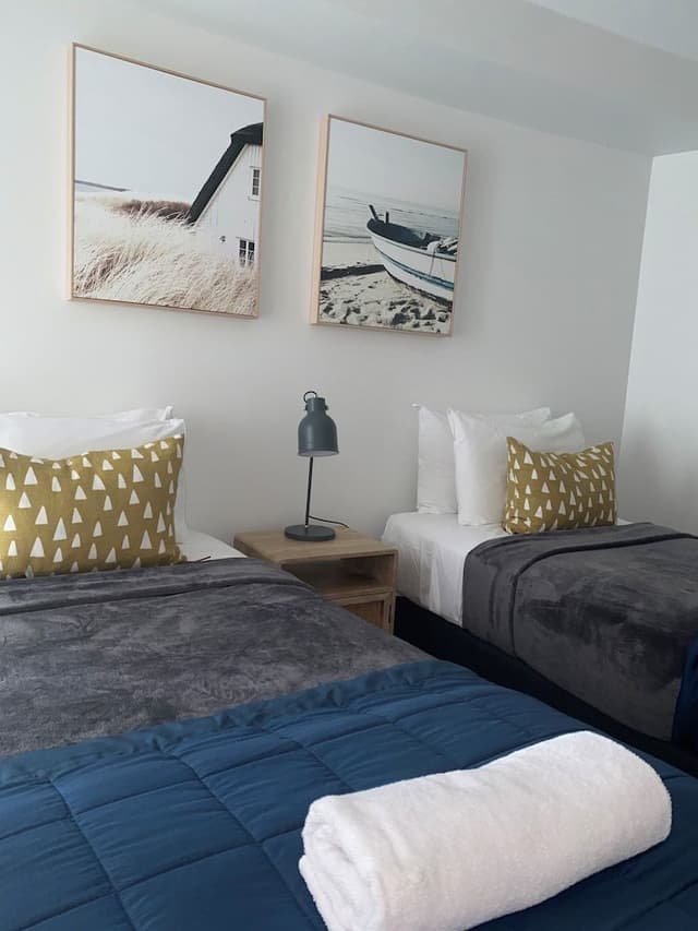 2 Bedroom Apartment w Queen and King Bed