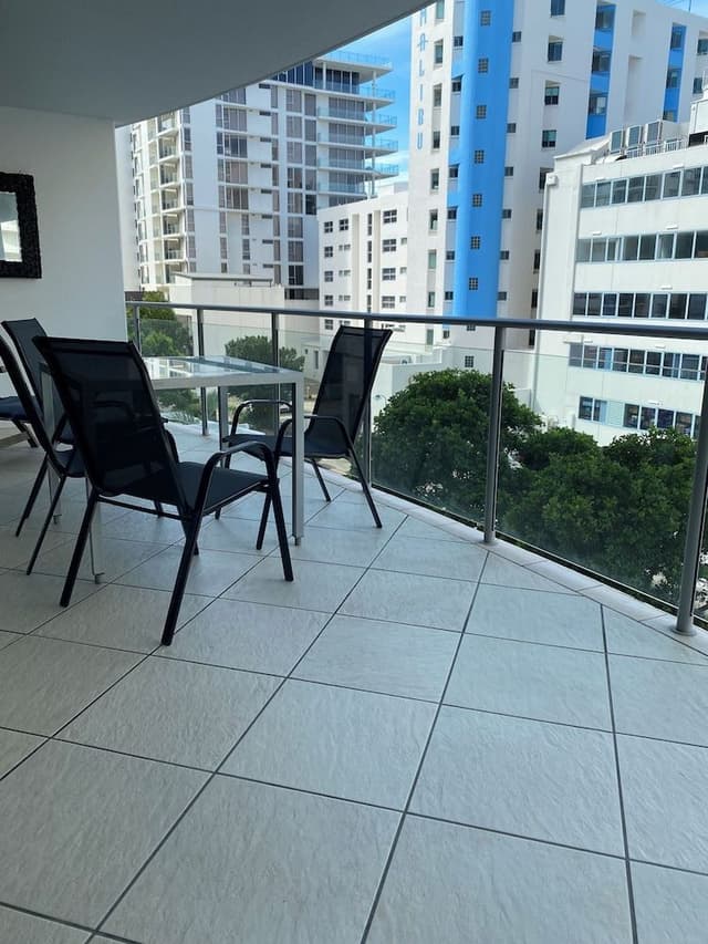 2 Bedroom Apartment w Queen and King Bed