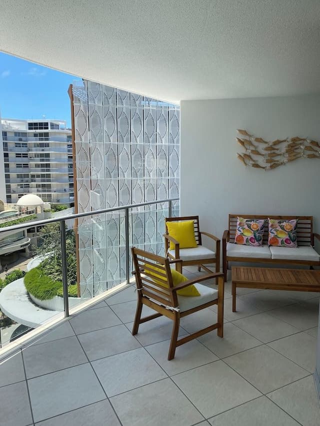 2 Bedroom Apartment w Queen and King Bed