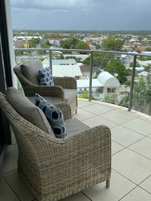 2 Bedroom Apartment w Queen and King Bed