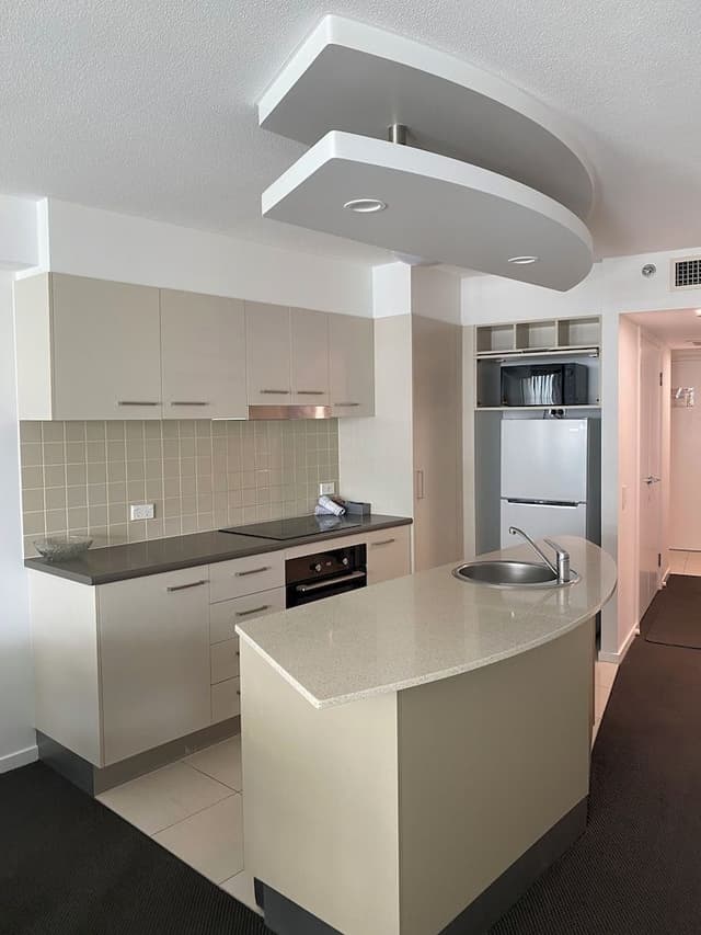 2 Bedroom Apartment w Queen and King Bed