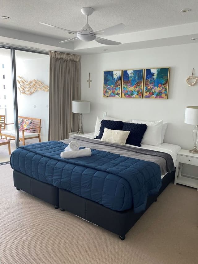 2 Bedroom Apartment w Queen and King Bed