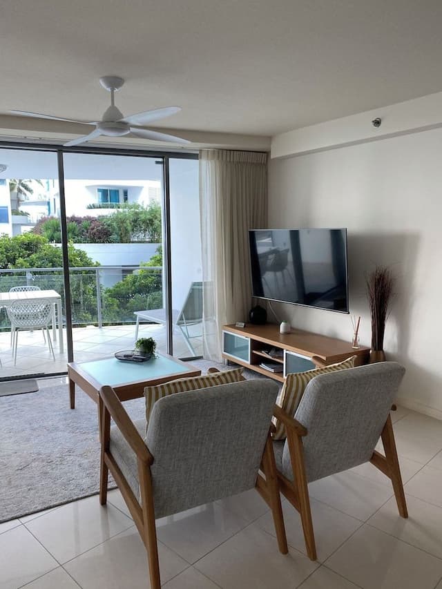 2 Bedroom Apartment w Queen and King Bed