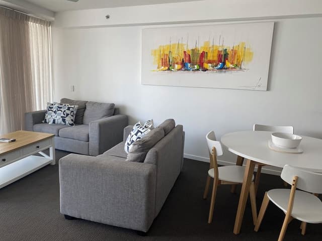 2 Bedroom Apartment w Queen and King Bed