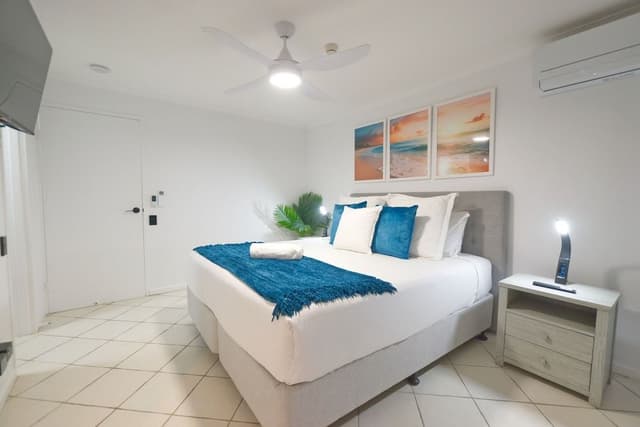 Three-Bedroom Apartment - Pool View