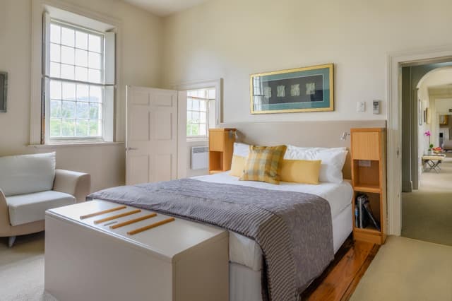 Premier Queen Room