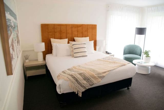 Suite, 1 King Bed, Non Smoking, Balcony