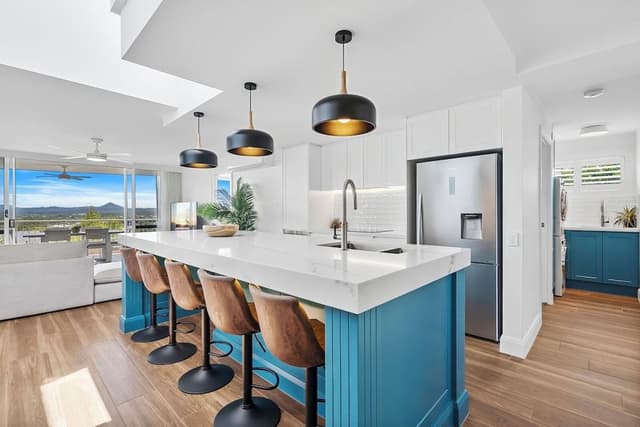 Premium Penthouse, Hot Tub, Mountain View