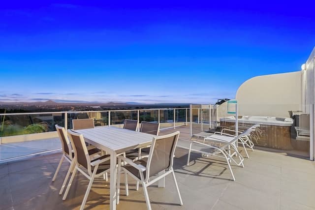 Premium Apartment, 2 Bedrooms, Hot Tub, Mountain View