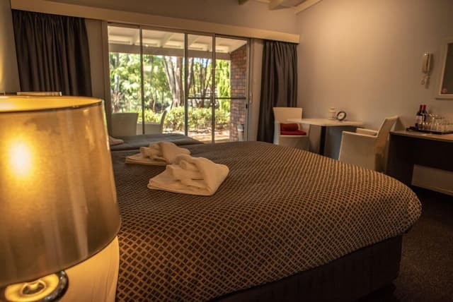 Panoramic Studio Suite, Multiple Beds, Kitchen, Garden View