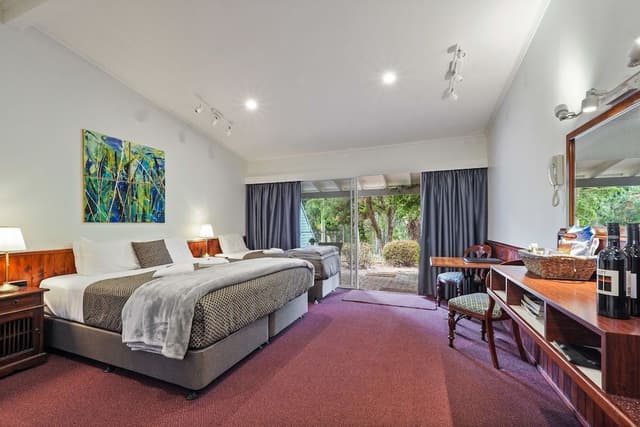 Panoramic Studio Suite, Multiple Beds, Kitchen, Garden View