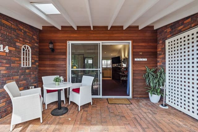 Panoramic Studio Suite, Multiple Beds, Kitchen, Garden View