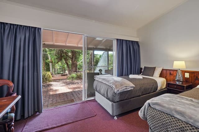 Panoramic Studio Suite, Multiple Beds, Kitchen, Garden View
