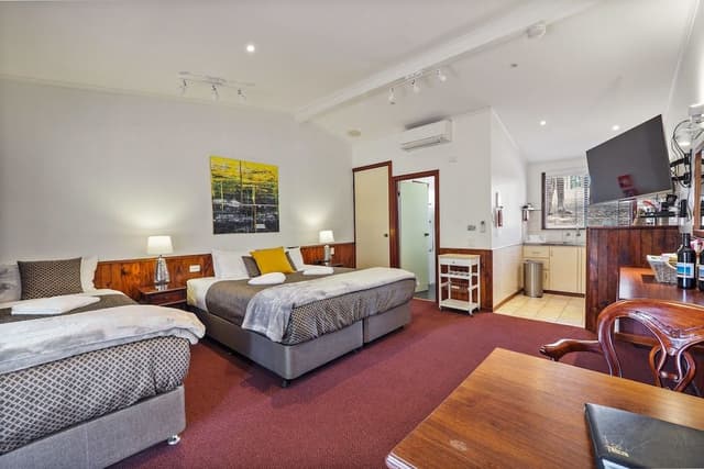 Panoramic Studio Suite, Multiple Beds, Kitchen, Garden View