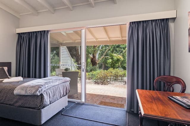 Panoramic Studio Suite, Multiple Beds, Kitchen, Garden View