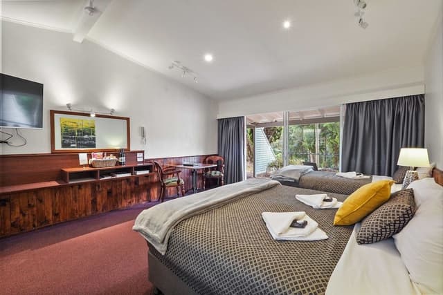 Panoramic Studio Suite, Multiple Beds, Kitchen, Garden View