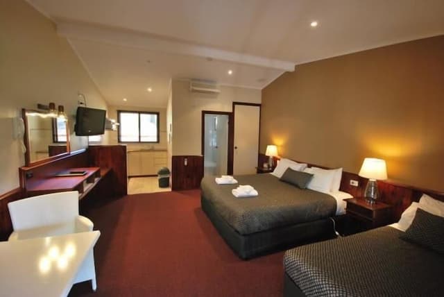 Panoramic Studio Suite, Multiple Beds, Kitchen, Garden View