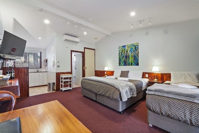 Panoramic Studio Suite, Multiple Beds, Kitchen, Garden View