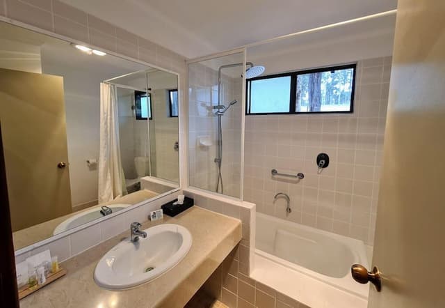 Panoramic Studio Suite, Multiple Beds, Kitchen, Garden View