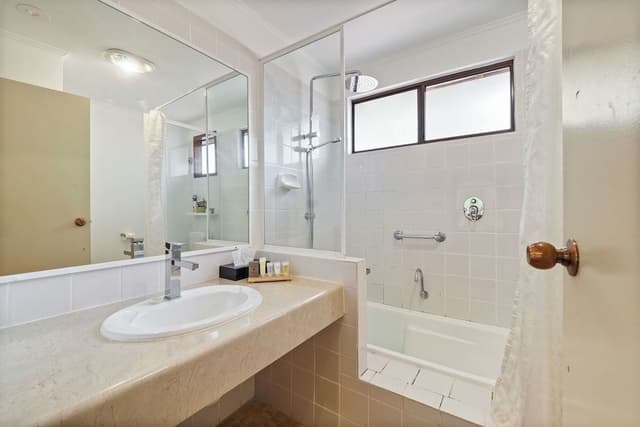 Panoramic Studio Suite, Multiple Beds, Kitchen, Garden View