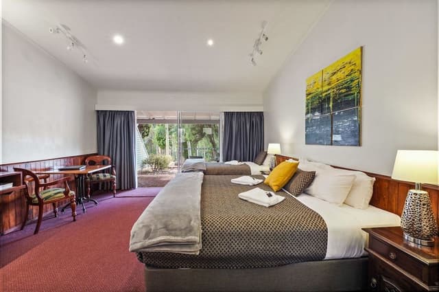 Panoramic Studio Suite, Multiple Beds, Kitchen, Garden View
