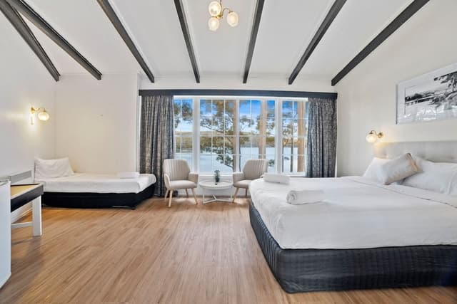 Deluxe Sea View Twin