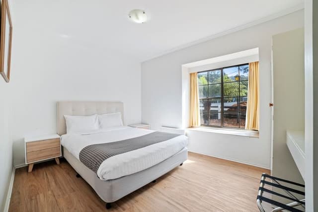 2 Bedroom Queen Apartment