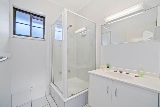 2 Bedroom Queen Apartment