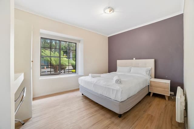 2 Bedroom Queen Apartment