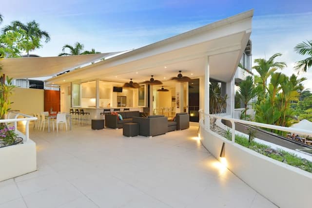 Sun Deck 2 Bedroom Apartment