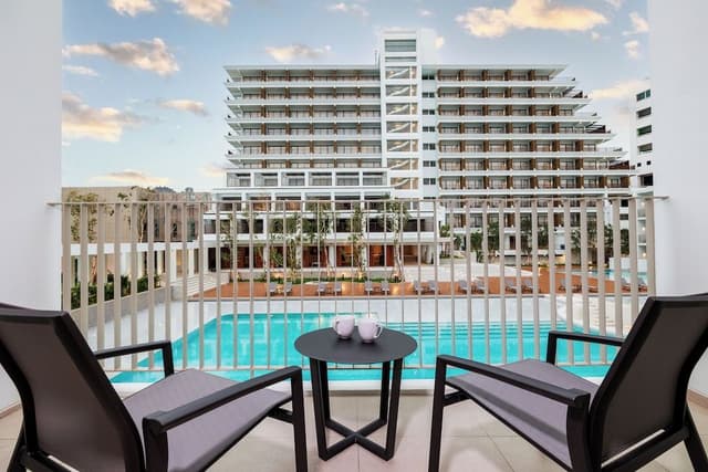 Deluxe Pool View King