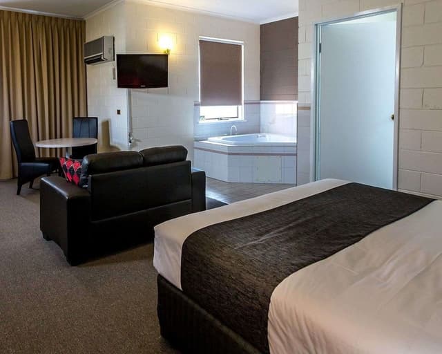 King Spa Room