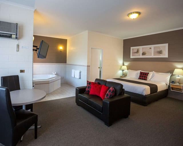 King Spa Room