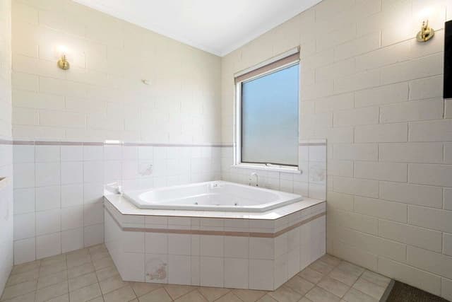 King Spa Room