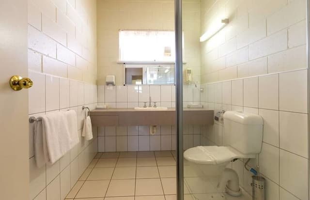 Deluxe Queen Suite