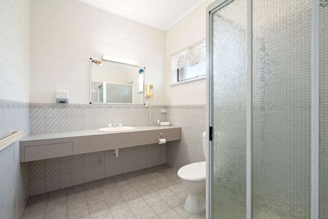 Deluxe Queen Suite