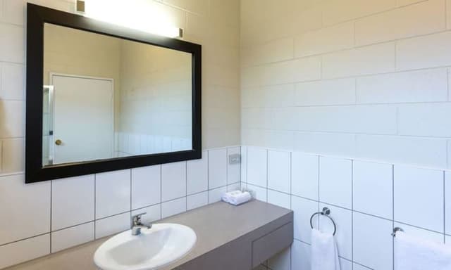 Deluxe Queen Suite
